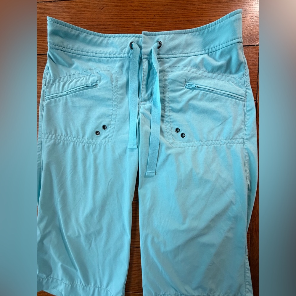 Athleta Light Blue Women’s Adjustable Waist Cropped Pants